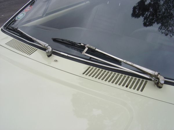 Limpador de para-brisa esquerdo com braço pantográfico, uma exclusividade do SP2